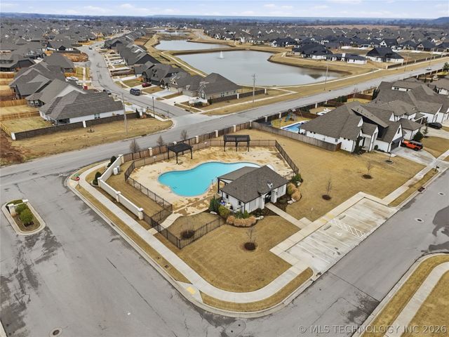 5512 E 124th Street S, Bixby, OK 74008