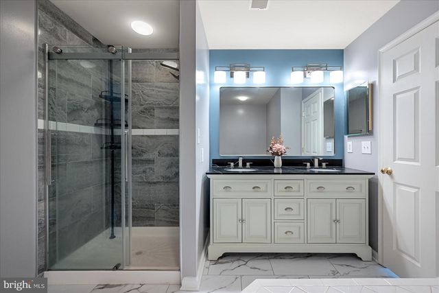 25542 DONEGAL DR, Chantilly, VA 20152