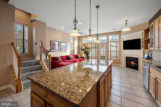 25542 DONEGAL DR, Chantilly, VA 20152