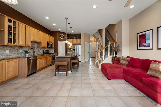 25542 DONEGAL DR, Chantilly, VA 20152