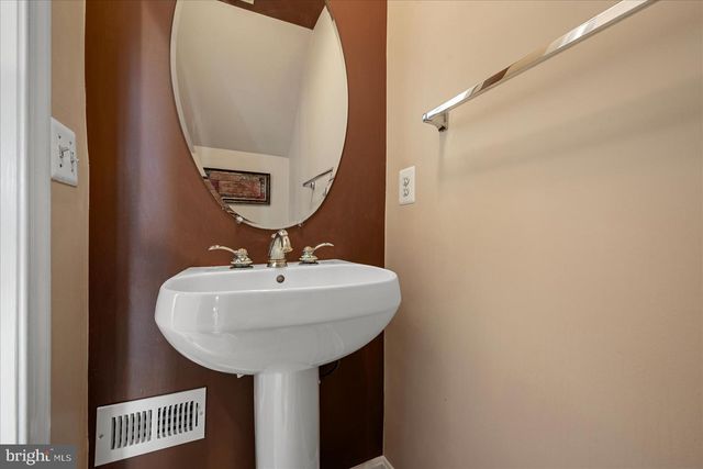 25542 DONEGAL DR, Chantilly, VA 20152