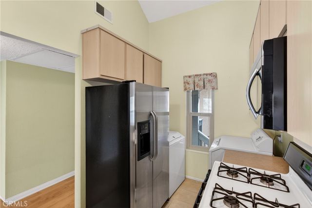 143 Orange Blossom 113, Irvine, CA 92618