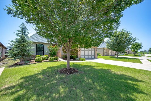 200 Pont Julienn Court, Edmond, OK 73034