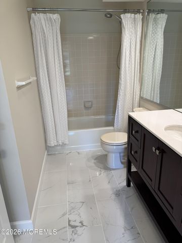 395 Brookview Court, Howell, NJ 07731