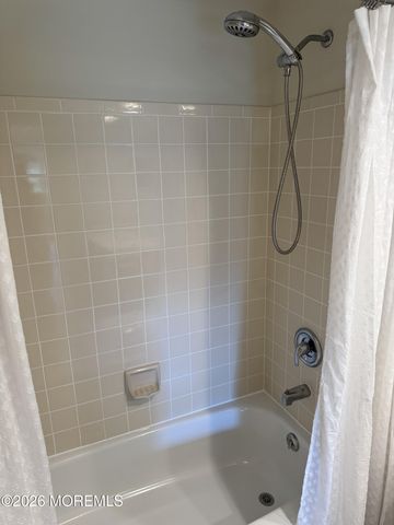 395 Brookview Court, Howell, NJ 07731