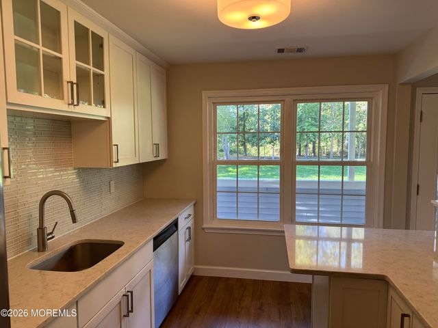 395 Brookview Court, Howell, NJ 07731