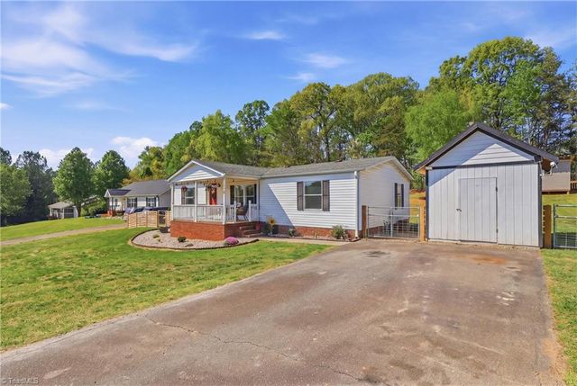 112 Hayes Drive, King, NC 27021