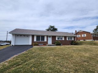 685 Starlight DR, Christiansburg, VA 24073