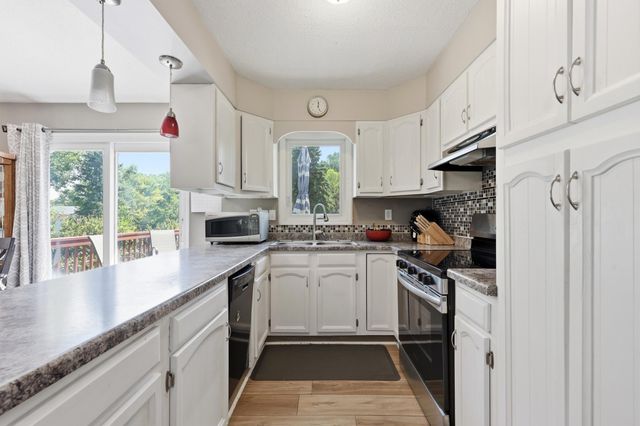 2832 Westgate Drive S, Fargo, ND 58103