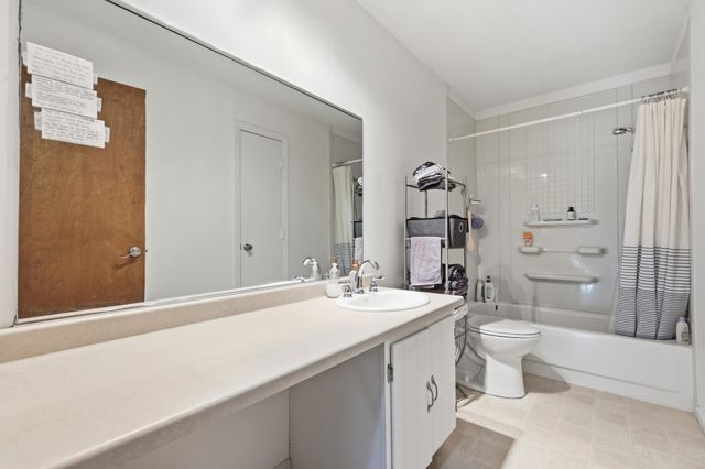 2832 Westgate Drive S, Fargo, ND 58103