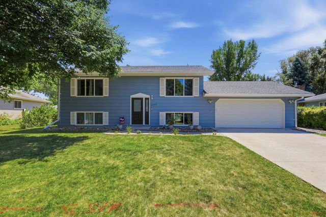 2832 Westgate Drive S, Fargo, ND 58103