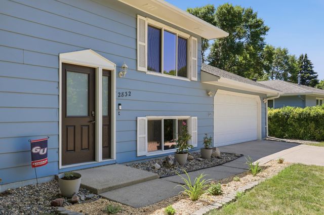 2832 Westgate Drive S, Fargo, ND 58103