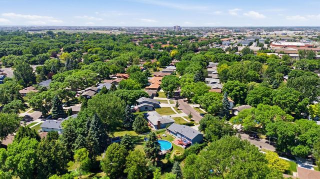 2832 Westgate Drive S, Fargo, ND 58103