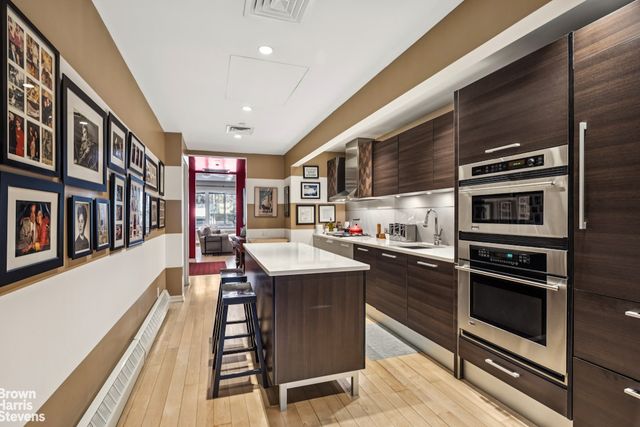 534 W 42nd St Apt 2, New York City, NY 10036