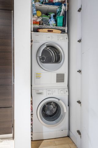 534 W 42nd St Apt 2, New York City, NY 10036
