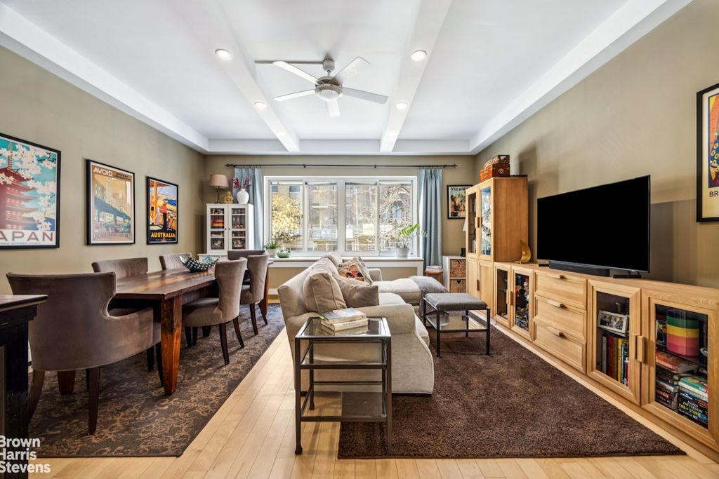 534 W 42nd St Apt 2, New York City, NY 10036