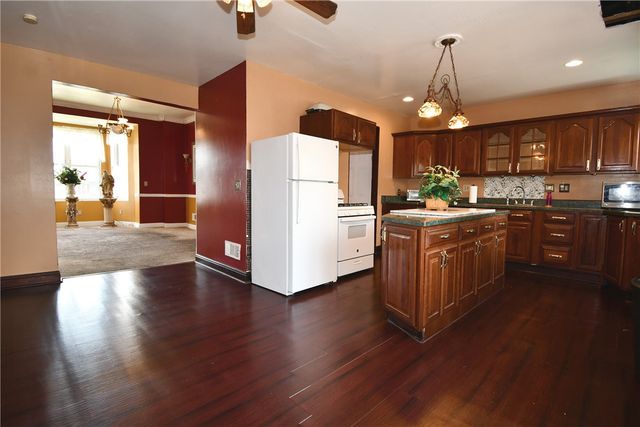 108 Locust St, Mt Oliver, PA 15210