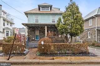 221 WAYNE AVE, Narberth, PA 19072