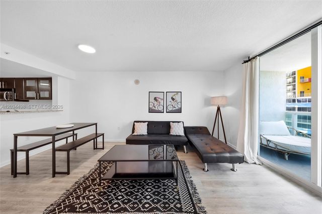 2101 Brickell Ave 605, Miami, FL 33129