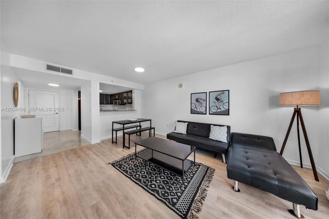 2101 Brickell Ave 605, Miami, FL 33129