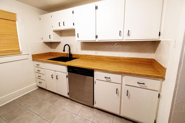 1917 WALKER AVE, Memphis, TN 38104