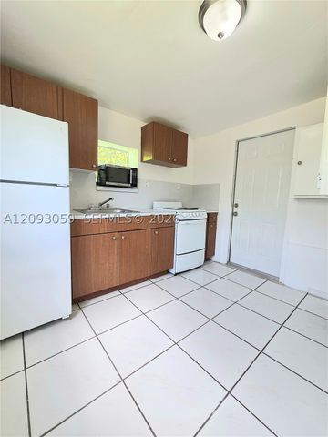 1619 NW 27 ST REAR, Miami, FL 33142