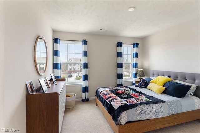 4037 N Steels Circle, Cuyahoga Falls, OH 44224