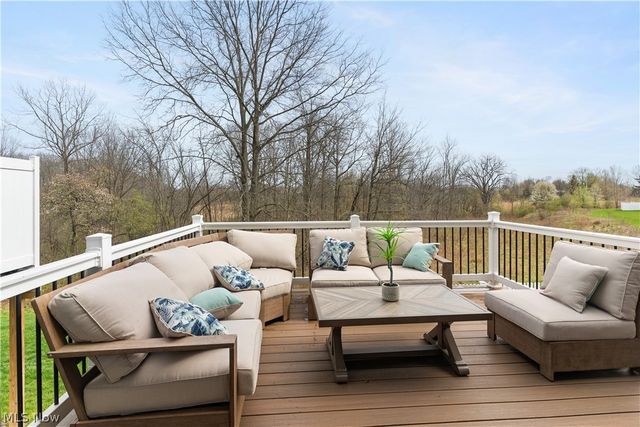 4037 N Steels Circle, Cuyahoga Falls, OH 44224