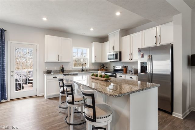 4037 N Steels Circle, Cuyahoga Falls, OH 44224