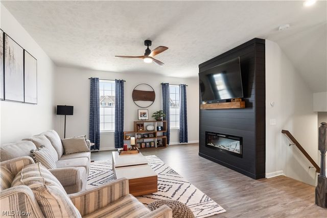 4037 N Steels Circle, Cuyahoga Falls, OH 44224