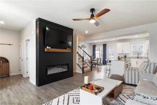 4037 N Steels Circle, Cuyahoga Falls, OH 44224
