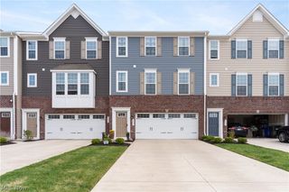 4037 N Steels Circle, Cuyahoga Falls, OH 44224