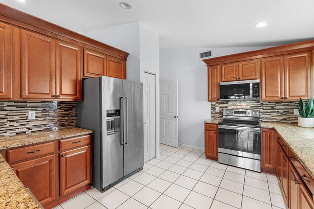 5737 Royal Club Drive, Boynton Beach, FL 33437