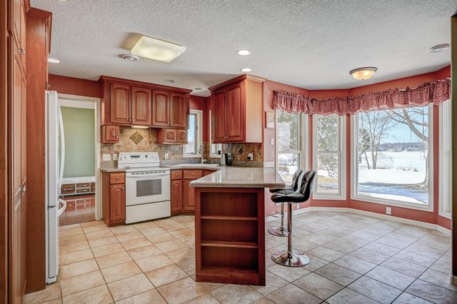 27180 Lakewood Drive NW, Isanti, MN 55040