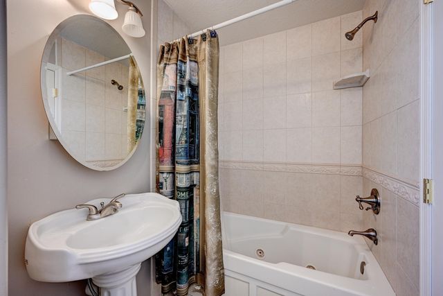 27180 Lakewood Drive NW, Isanti, MN 55040