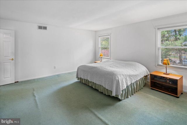5 PINEWOOD COURT, West Windsor, NJ 08550