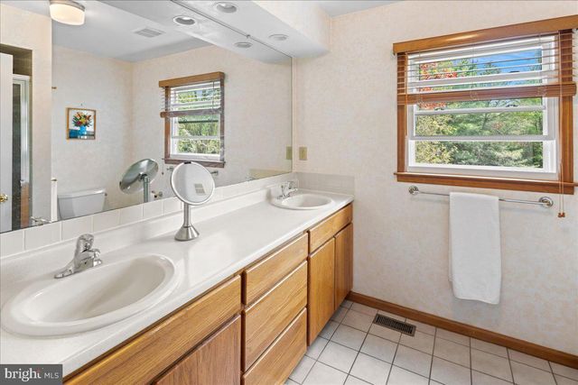 5 PINEWOOD COURT, West Windsor, NJ 08550