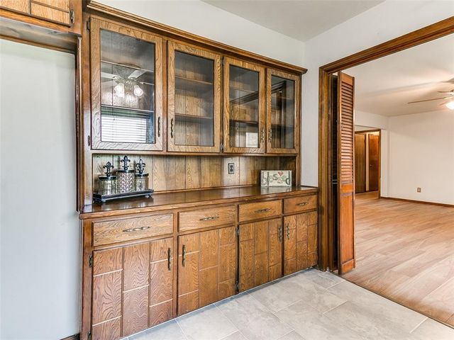 1813 Greenway Court, Yukon, OK 73099