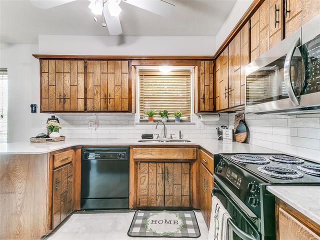 1813 Greenway Court, Yukon, OK 73099