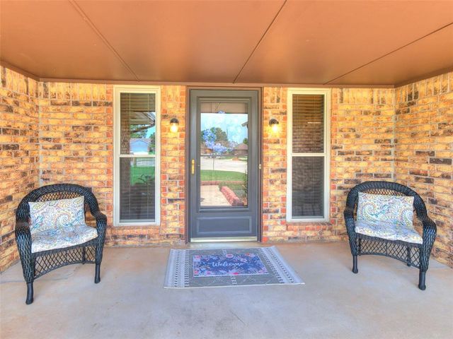 1813 Greenway Court, Yukon, OK 73099