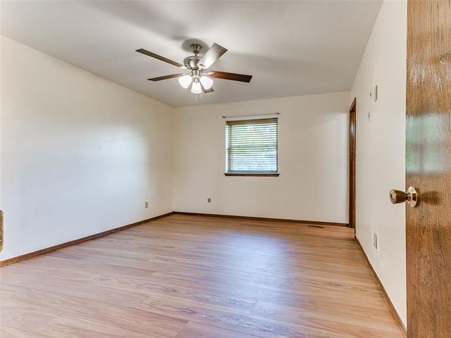 1813 Greenway Court, Yukon, OK 73099