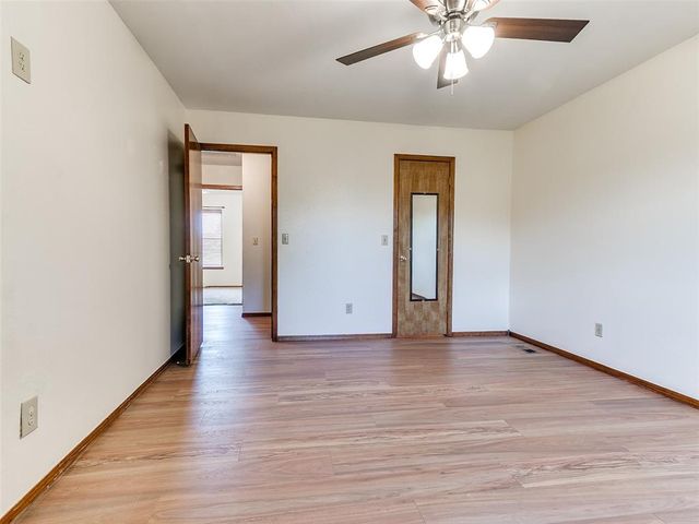 1813 Greenway Court, Yukon, OK 73099