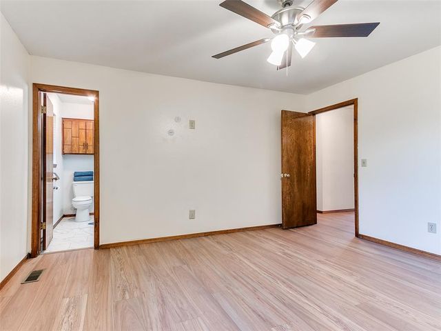 1813 Greenway Court, Yukon, OK 73099