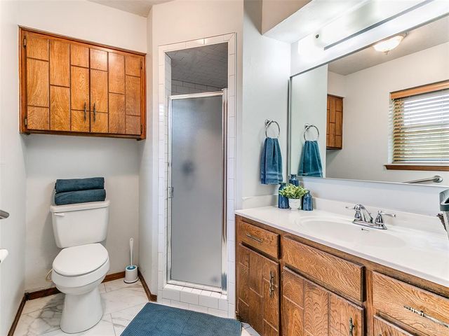1813 Greenway Court, Yukon, OK 73099