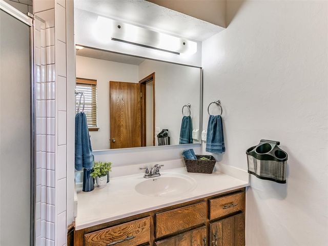 1813 Greenway Court, Yukon, OK 73099