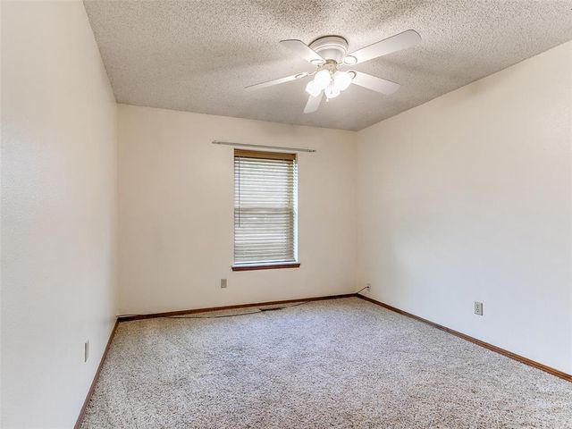 1813 Greenway Court, Yukon, OK 73099