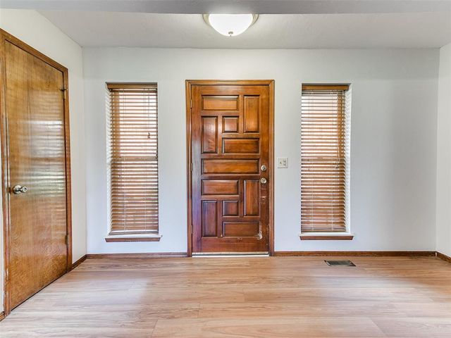 1813 Greenway Court, Yukon, OK 73099