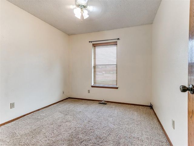 1813 Greenway Court, Yukon, OK 73099