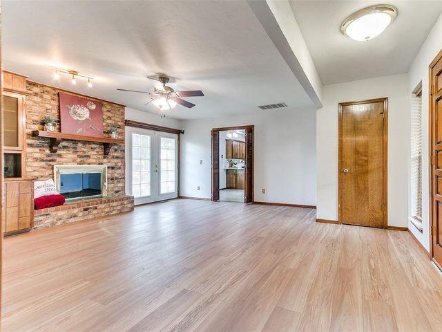 1813 Greenway Court, Yukon, OK 73099