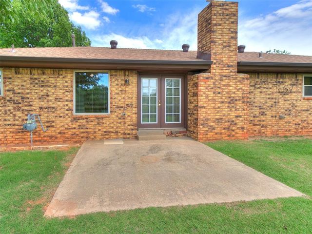1813 Greenway Court, Yukon, OK 73099